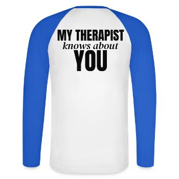 Mein Therapeut weiß von dir. - Unisex Baseballshirt langarm - Weiß/Royalblau - Hinten - Nik (191cm)