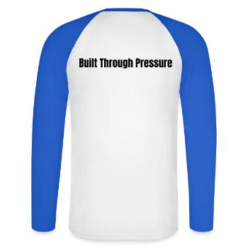 Construit par pression l LateNightGrind - T-shirt baseball manches longues Homme - blanc/bleu royal - Dos - Nik (191cm)