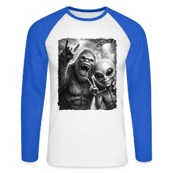 Bigfoot Alien Rocker, Rock Musik, Rock Hand, UFO - Unisex Baseballshirt langarm - Weiß/Royalblau - Vorne - Nik (191cm)
