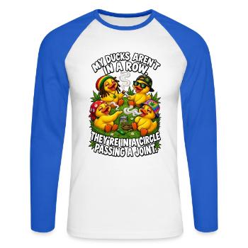 My Ducks are Not in A Row Theyre in A Circle Passi - Unisex Baseballshirt langarm - Weiß/Royalblau - Vorne - Nik (191cm)