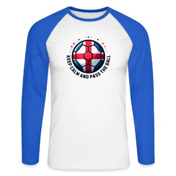 Englischer Fußball. Ruhe bewahren und den Ball passen - Unisex Baseballshirt langarm - Weiß/Royalblau - Vorne - Nik (191cm)