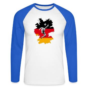 Dynamische Fußball-Action auf deutscher Flagge - Unisex Baseballshirt langarm - Weiß/Royalblau - Vorne - Nik (191cm)