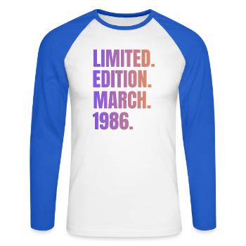 März 1986 Jahr 1986 Retro 1986 Limitierte Ausgabe - Unisex Baseballshirt langarm - Weiß/Royalblau - Vorne - Nik (191cm)
