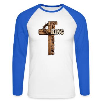 Jesus Is King Revelation 17:14 Christliches Motiv - Unisex Baseballshirt langarm - Weiß/Royalblau - Vorne - Nik (191cm)