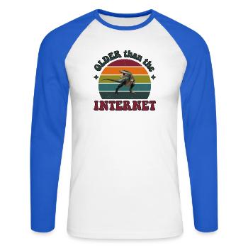 Older than the Internet - Dino Sunset - Unisex Baseballshirt langarm - Weiß/Royalblau - Vorne - Nik (191cm)