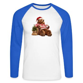 Gemütlicher Weihnachtsbär im Pulloverdesign - Unisex Baseballshirt langarm - Weiß/Royalblau - Vorne - Nik (191cm)