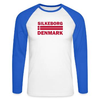 Text der Silkeborg-Dänemark-Flagge - Unisex Baseballshirt langarm - Weiß/Royalblau - Vorne - Nik (191cm)
