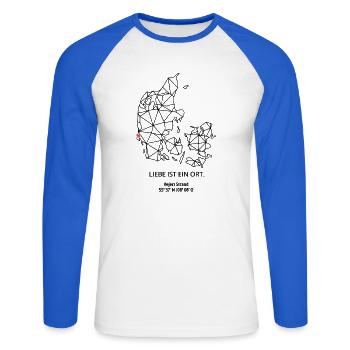 Dänemark Umriss - Vejers Strand - mit Koordinaten - Unisex Baseballshirt langarm - Weiß/Royalblau - Vorne - Nik (191cm)