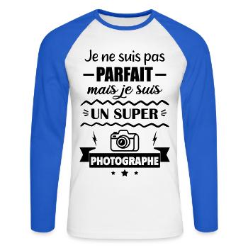 Pas parfait mais super photographe - T-shirt baseball manches longues Homme - blanc/bleu royal - Devant - Nik (191cm)