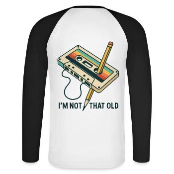 Cassette rétro avec crayon - T-shirt baseball manches longues Homme - blanc/noir - Dos - Nik (191cm)