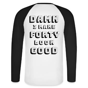40. Geburtstag - Unisex Baseballshirt langarm - Weiß/Schwarz - Hinten - Nik (191cm)