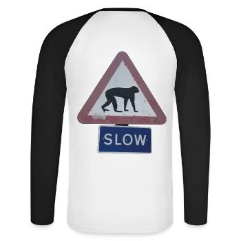 Schild Affe fbg - Unisex Baseballshirt langarm - Weiß/Schwarz - Hinten - Nik (191cm)