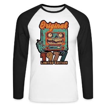 Original 1977 Limited Edition Cassette Vintage - Unisex Long Sleeve Baseball T-Shirt - white/black - Front - Nik (191cm)
