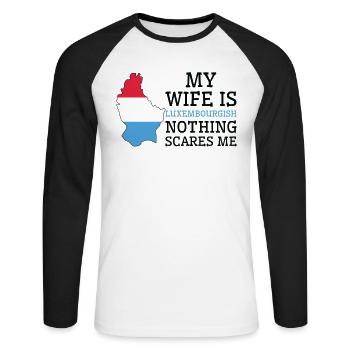 Rien ne me fait peur Ma femme est - T-shirt baseball manches longues Homme - blanc/noir - Devant - Nik (191cm)