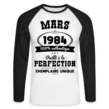 40-jähriges Jubiläum - März 1984 Perfektion - Unisex Baseballshirt langarm - Weiß/Schwarz - Vorne - Nik (191cm)