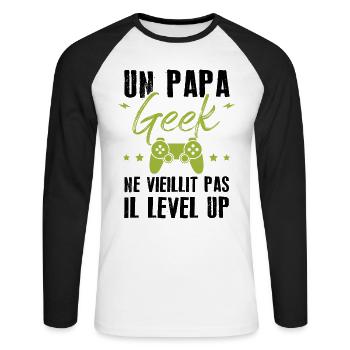 Un papa geek ne vieillit pas il level up - T-shirt baseball manches longues Homme - blanc/noir - Devant - Nik (191cm)