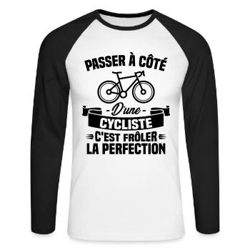 Passer à coté d un cycliste, frôler la perfection - T-shirt baseball manches longues Homme - blanc/noir - Devant - Nik (191cm)