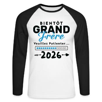 Bientôt Grand Frère 2026 - T-shirt baseball manches longues Homme - blanc/noir - Devant - Nik (191cm)