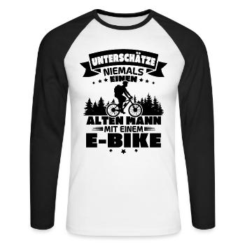 Alten mann mit einem e bike - Unisex Baseballshirt langarm - Weiß/Schwarz - Vorne - Nik (191cm)