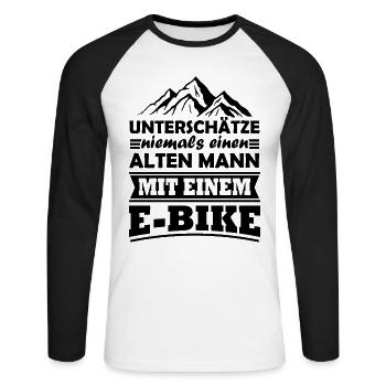 Unterschätze niemals einen alten Mann mit E-Bike - Unisex Baseballshirt langarm - Weiß/Schwarz - Vorne - Nik (191cm)