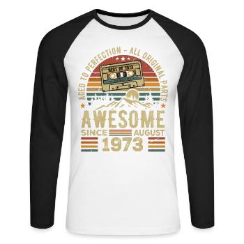 Geboren im August 1973 Geburtstagsgeschenk August 1973 August - Unisex Baseballshirt langarm - Weiß/Schwarz - Vorne - Nik (191cm)