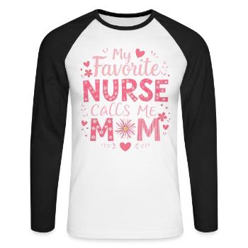 Meine Lieblingskrankenschwester nennt mich Mama T-Shirt | Mutter Von Krankenschwester - Unisex Baseballshirt langarm - Weiß/Schwarz - Vorne - Nik (191cm)