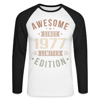 Original 1977 Vintage Vintage Birthday 1977 - Unisex Long Sleeve Baseball T-Shirt - white/black - Front - Nik (191cm)
