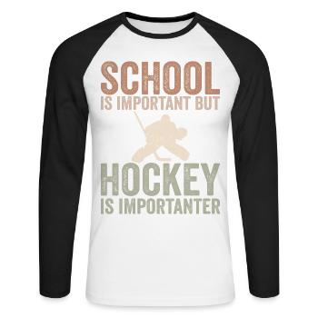 Schule ist wichtig, aber Eishockey ist noch wichtiger - Unisex Baseballshirt langarm - Weiß/Schwarz - Vorne - Nik (191cm)