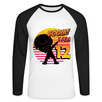 Boom J’ai 12 | Anniversaire Garçon | Fête du 12e anniversaire - T-shirt baseball manches longues Homme - blanc/noir - Devant - Nik (191cm)
