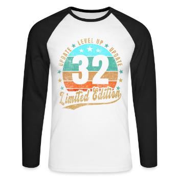 Mise à jour Level Up 32 Years Limited Edition Retro - T-shirt baseball manches longues Homme - blanc/noir - Devant - Nik (191cm)