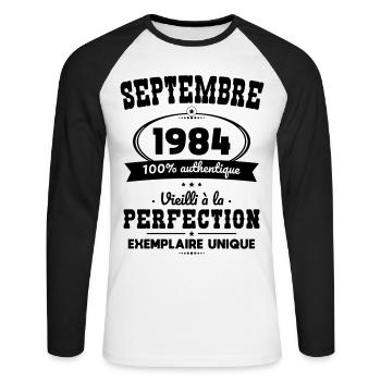 40-jähriges Jubiläum - September 1984 Perfektion - Unisex Baseballshirt langarm - Weiß/Schwarz - Vorne - Nik (191cm)