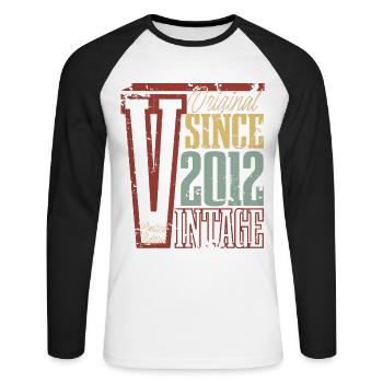 2012 Anniversaire Année de naissance Année de construction Vintage Rétro - T-shirt baseball manches longues Homme - blanc/noir - Devant - Nik (191cm)