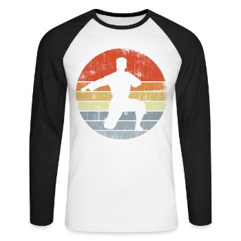 Retro Karateka - Unisex Baseballshirt langarm - Weiß/Schwarz - Vorne - Nik (191cm)