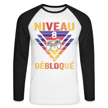 Niveau 8 Débloqué Cadeau 8 Ans Gamer Geek Drôle - T-shirt baseball manches longues Homme - blanc/noir - Devant - Nik (191cm)
