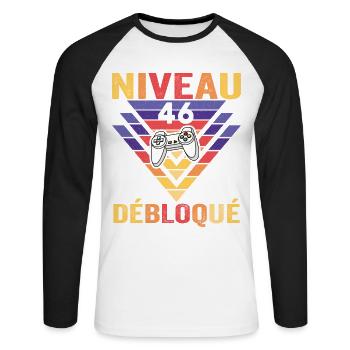 Level 46 Freigeschaltet Geschenk 46 Jahre alter Gamer Geek Lustig - Unisex Baseballshirt langarm - Weiß/Schwarz - Vorne - Nik (191cm)