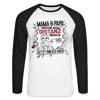 Mama und Papa ohne Abstand Tja… Jetzt bin ich da! - Unisex Baseballshirt langarm - Weiß/Schwarz - Vorne - Nik (191cm)