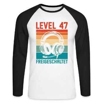 47. Geburtstag Männer Gamer Level 47 Unlocked - Unisex Baseballshirt langarm - Weiß/Schwarz - Vorne - Nik (191cm)
