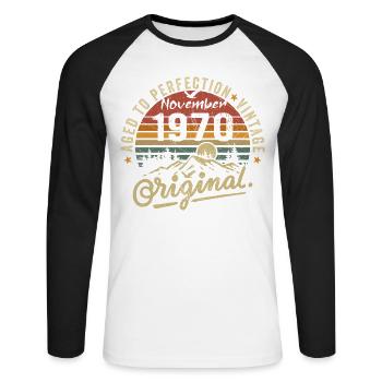 Novembre 1970 Anniversaire Novembre 1970 - T-shirt baseball manches longues Homme - blanc/noir - Devant - Nik (191cm)