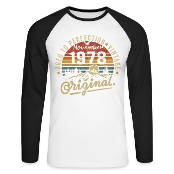 november 1978 Geburtstag november 1978 - Unisex Baseballshirt langarm - Weiß/Schwarz - Vorne - Nik (191cm)