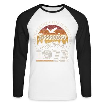 Décembre 1973 Édition Originale Cadeau décembre  - T-shirt baseball manches longues Homme - blanc/noir - Devant - Nik (191cm)