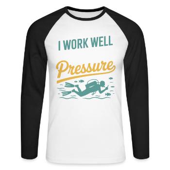 Taucher Unter Druck - I Work Well Under Pressure - Unisex Long Sleeve Baseball T-Shirt - white/black - Front - Nik (191cm)