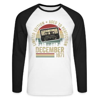 Décembre 1971 - Anniversaire Décembre 1971 - T-shirt baseball manches longues Homme - blanc/noir - Devant - Nik (191cm)