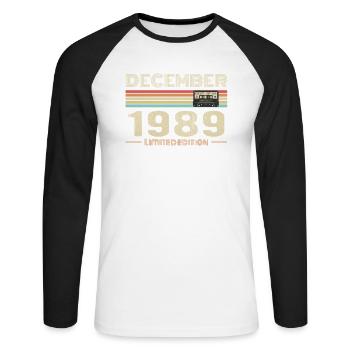 Décembre 1989 anniversaire Décembre 1989 Décembre - T-shirt baseball manches longues Homme - blanc/noir - Devant - Nik (191cm)