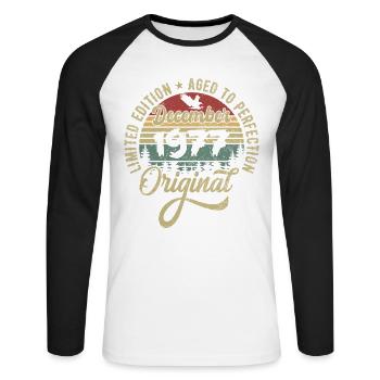 December 1977 - Legend since December 1977 - Unisex Long Sleeve Baseball T-Shirt - white/black - Front - Nik (191cm)