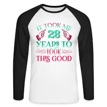 Il a fallu 28 ans pour être aussi beau - T-shirt baseball manches longues Homme - blanc/noir - Devant - Nik (191cm)