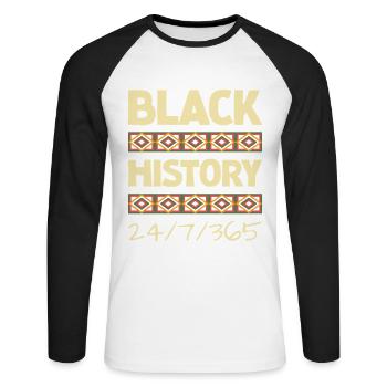Black History 24/7/365 - Unisex Baseballshirt langarm - Weiß/Schwarz - Vorne - Nik (191cm)