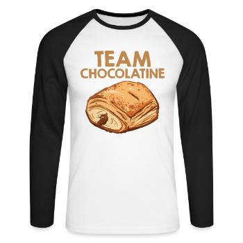 Team Chocolatine Pain au Chocolat Bäckerei - Unisex Baseballshirt langarm - Weiß/Schwarz - Vorne - Nik (191cm)