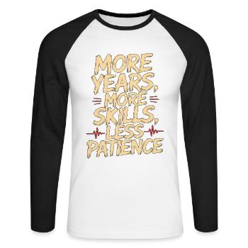 Infirmière vétérane Plus d’années Plus de compétences Infirmière de combat - T-shirt baseball manches longues Homme - blanc/noir - Devant - Nik (191cm)