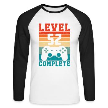 52. Geburtstag Level 52 Complete 52 Jahre Gamer - Unisex Baseballshirt langarm - Weiß/Schwarz - Vorne - Nik (191cm)