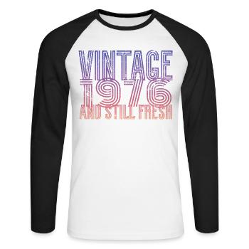 Millésime 1976 - T-shirt baseball manches longues Homme - blanc/noir - Devant - Nik (191cm)